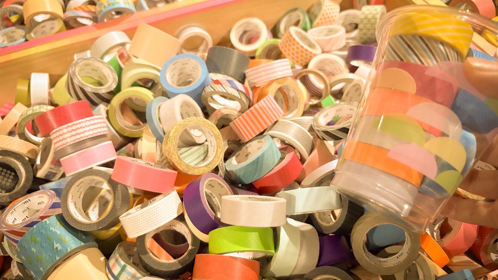 SIS materials for labels, tapes, and pressure-sensitive adhesive rolls