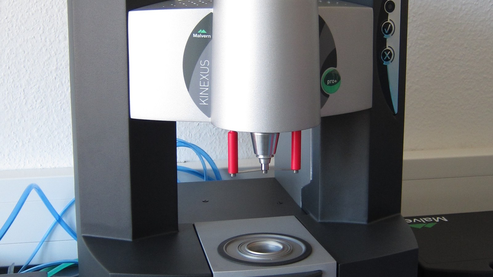 SBS PSA Viscoelastic Windows: Buyer Checks for 2026 Laboratory rheometer used to examine viscoelastic behavior in SBS pressure-sensitive adhesive formulations
